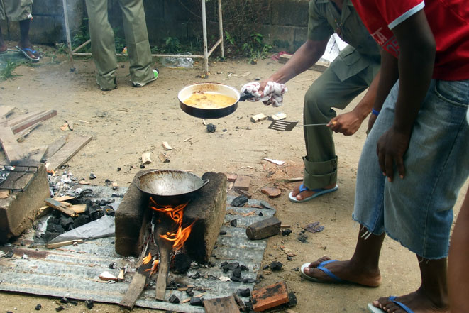 Arnold Schalks, 2007-2008, Santo Boma, verslag theaterworkshop, resocialisatieproject, Alida Neslo, Herman Snijders, Sunil Puljhun, Edgar Fraenk, Liesbeth Peroti, Nederlands-Surinaams uitwisselingsproject ArtRoPa, Wansma kondre, Centrum Beeldende Kunst, Rotterdam, Jeugd Opvoedings Gesticht (JOG), Justitiële Kinderbescherming (JKB), Centrale Penitentiaire Inrichting Santo Boma, Paramaribo