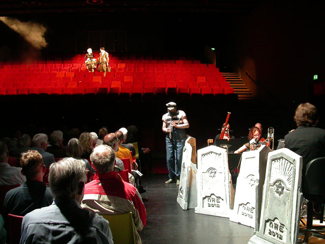 Arnold Schalks, 2012, Death Knocks, muziektheater, NJO Muziekzomer, Woody Allen, Christian Jost, Artie Shaw, David Prins, Jan Gaasenbeek, Jookje Zweedijk, Fred Höppener (Petruk), Redmar de Haan, Milco Verbeek, Frank Zielhorst, Lilian Farahani, Lukás Zeman, Jasper Grijpink, Nieuw Haags Ensemble, Mara Oosterbaan, James Oesi, Marijke Zijlstra, Arthur Kerklaan, Quirijn van den Bijlaard, Thibault Engel, Alessandro Soccorsi, Hans Elstgeest, De Theaterloods Radio Kootwijk, Theater de Dialoog Ermelo, Veluvine Nunspeet, Theater Dakota Den Haag