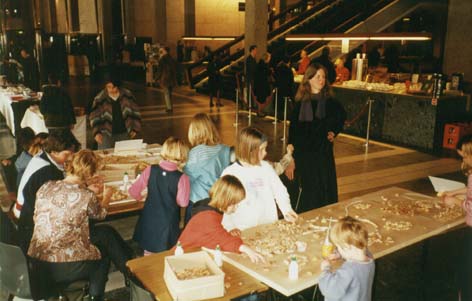 Arnold Schalks, 2002, klinkt goed!, workshop voor/met kinderen, Noot-atelier, SKVR-Vrije Academie voor beeldende kunst, Concert- en Congresgebouw De Doelen, Schouwburgplein, Rotterdam