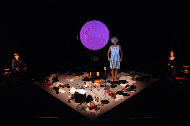 Arnold Schalks, 2011, La Garonne (een theatrale zoektocht naar identiteit), muziektheater, Sylvia de Boer, Ellen van Rossum, Cora Schmeiser, Meindert Velthuis, Lique van Gerven, Sybrand van der Werf, Eveline Blok, Lukas Roels, theatergroep Elisabeth Bas, Winnie Teschmacher, De Ketelfactory, Theater Walhalla Rotterdam, Theater a/h Spui Den Haag