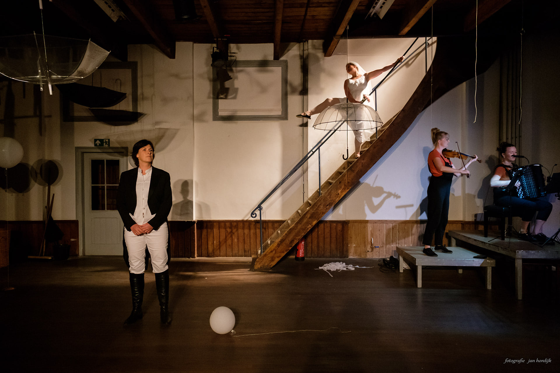 ^ 2021 / Euridice en Orfeo, (Natascha Morsink, Christina Vltl, de Thuiskomst) Sigarenfabriek , Delft / foto  Jan Hordijk